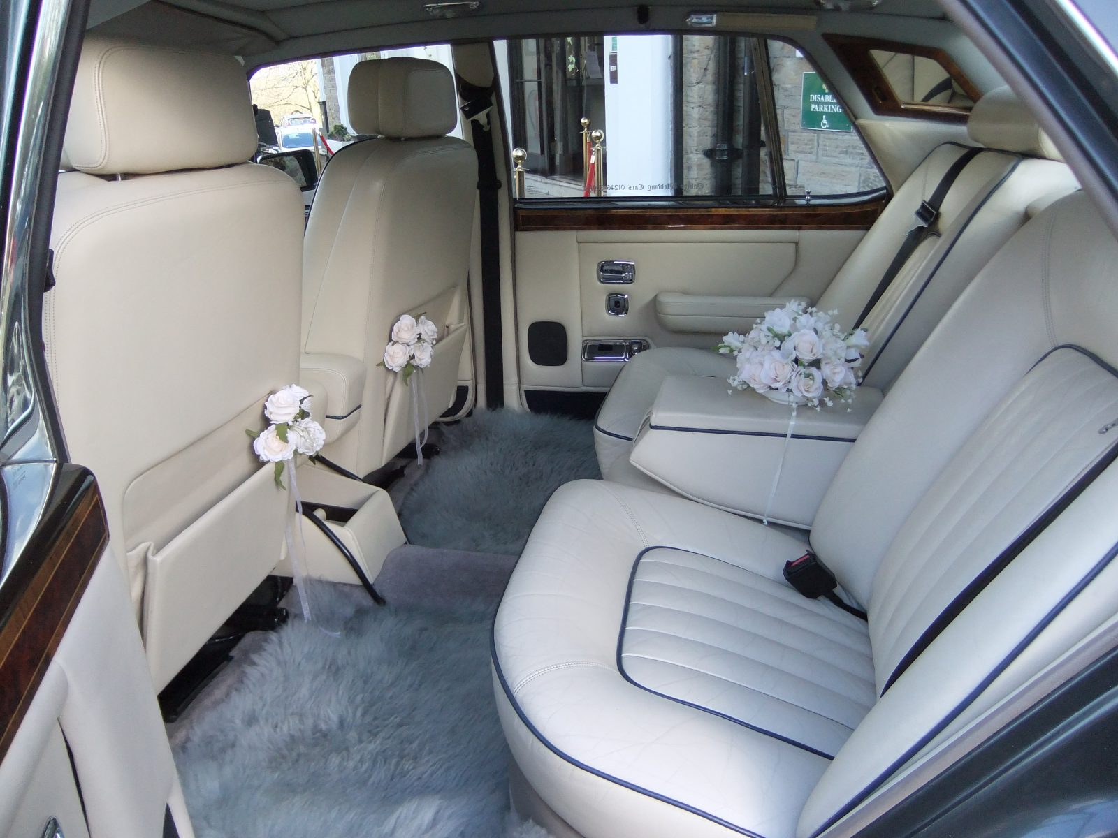 chauffeur driven rolls royce wedding car hire