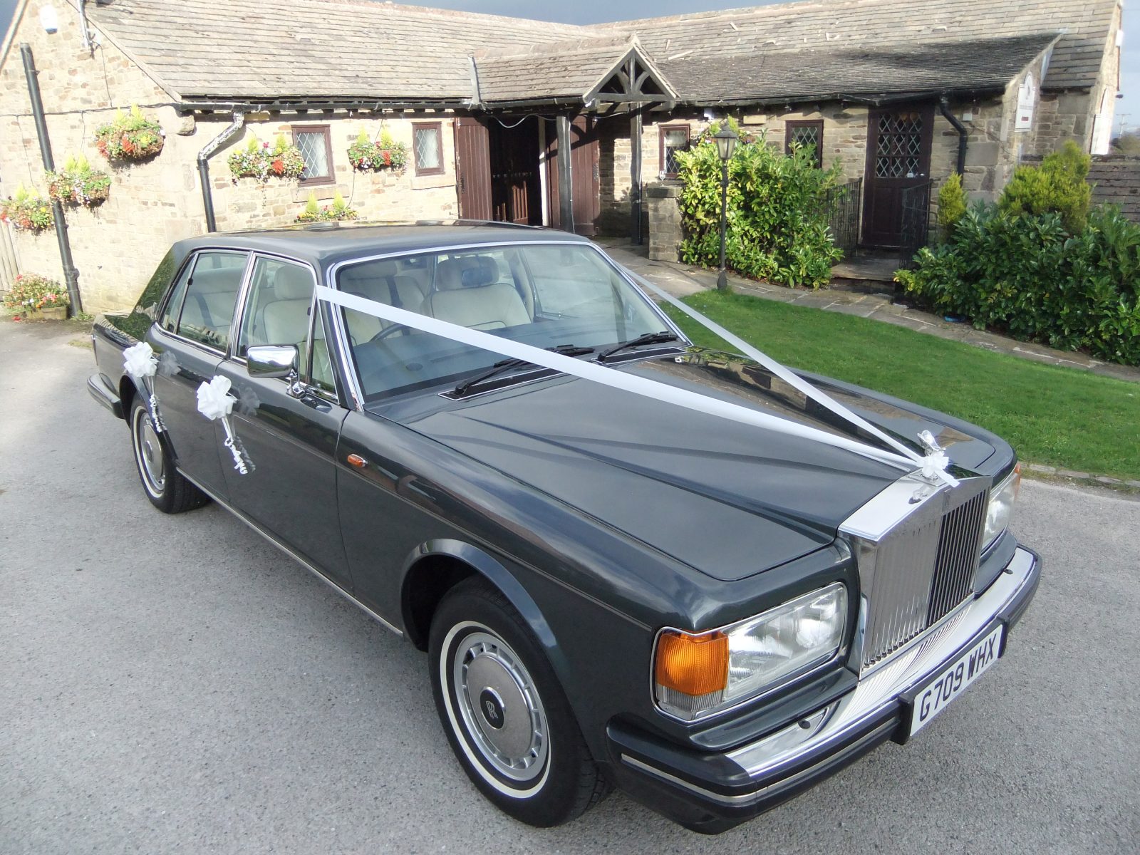 chauffeur driven rolls royce wedding car rental