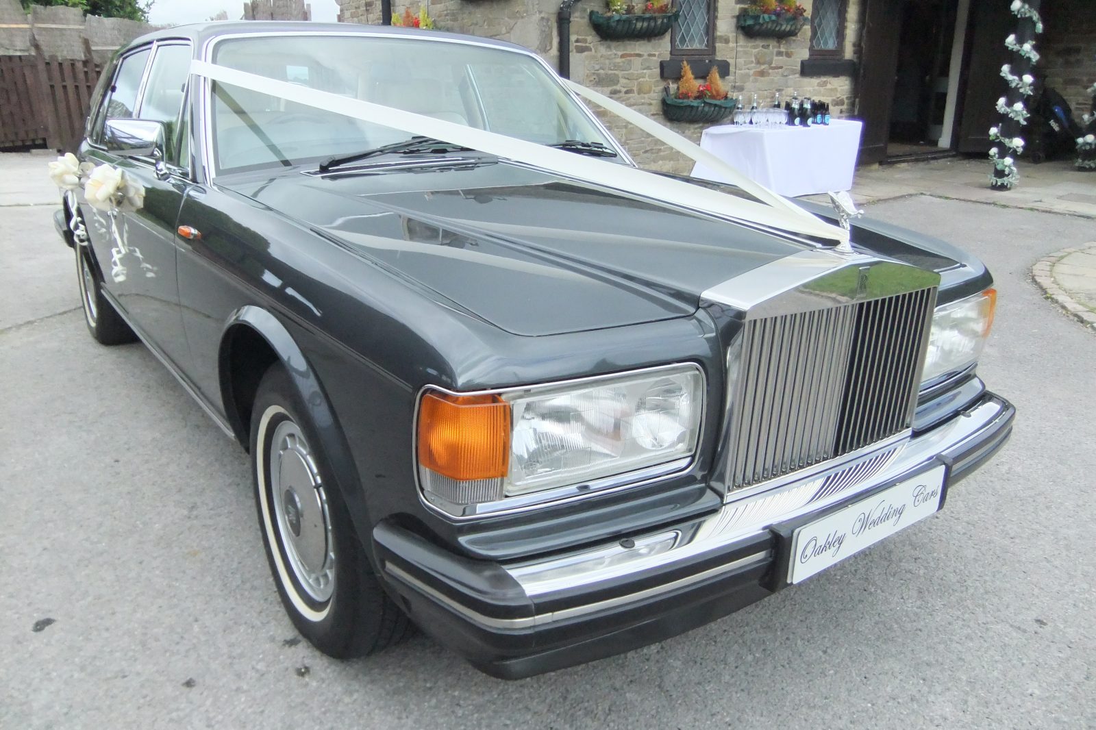 chauffeur driven rolls-royce wedding cars